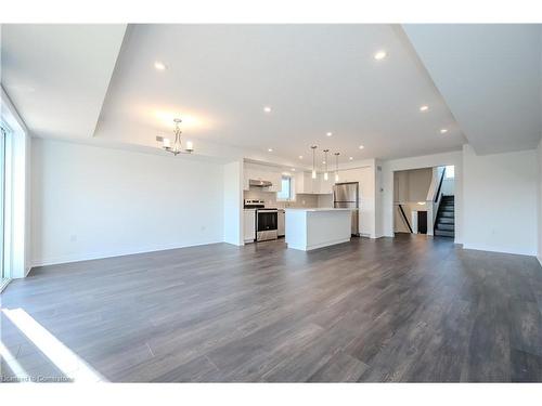 J037-15 Stauffer Woods Trail, Kitchener, ON - Indoor Photo Showing Living Room