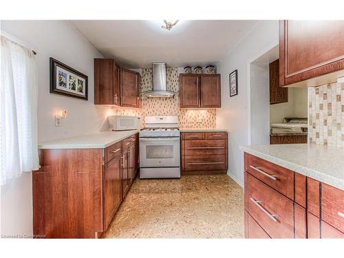 54 Roslin Avenue S, Waterloo, ON - Indoor Photo Showing Kitchen