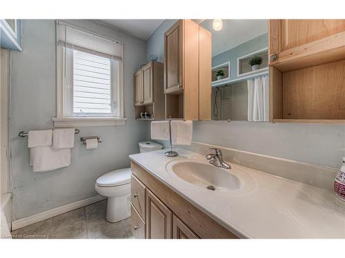 54 Roslin Avenue S, Waterloo, ON - Indoor Photo Showing Bathroom