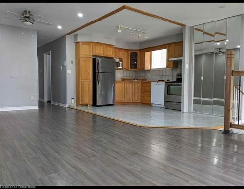 B-244 Northlake Drive, Waterloo, ON - Indoor Photo Showing Kitchen