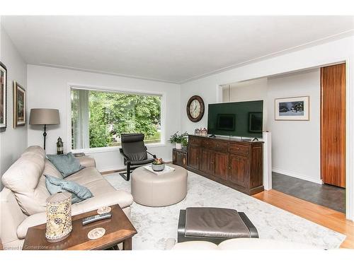 36 Ruskview Road, Kitchener, ON - Indoor Photo Showing Living Room