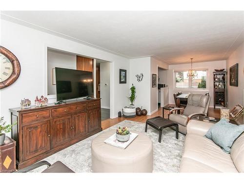 36 Ruskview Road, Kitchener, ON - Indoor Photo Showing Living Room