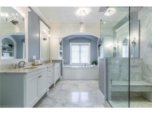 18 Crescent Place, Cambridge, ON - Indoor Photo Showing Bathroom