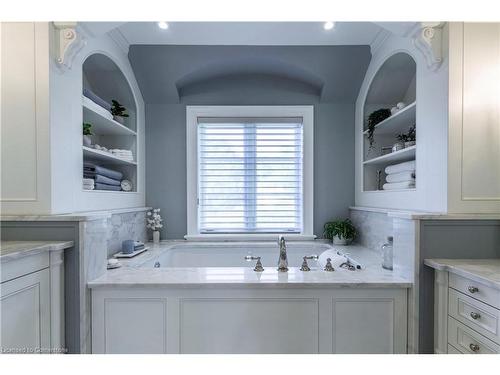 18 Crescent Place, Cambridge, ON - Indoor Photo Showing Bathroom