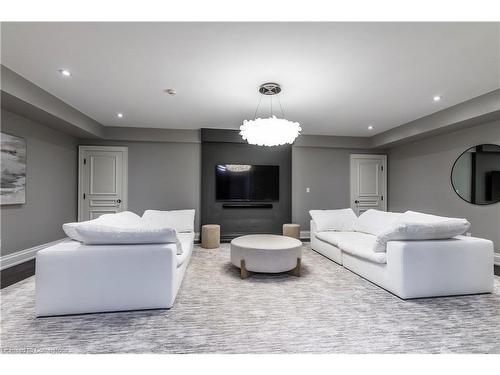 18 Crescent Place, Cambridge, ON - Indoor Photo Showing Living Room