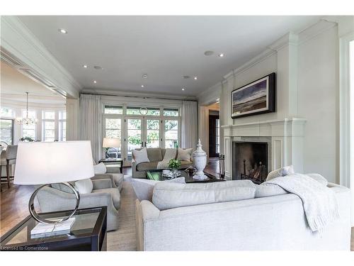 18 Crescent Place, Cambridge, ON - Indoor Photo Showing Living Room With Fireplace