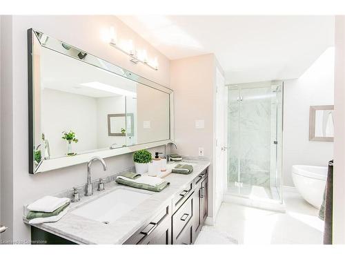 130 Chandos Drive, Kitchener, ON - Indoor Photo Showing Bathroom