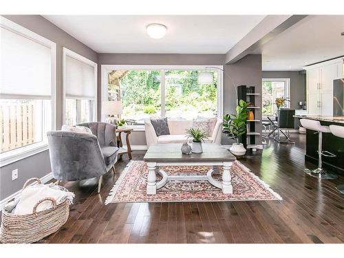 130 Chandos Drive, Kitchener, ON - Indoor Photo Showing Living Room