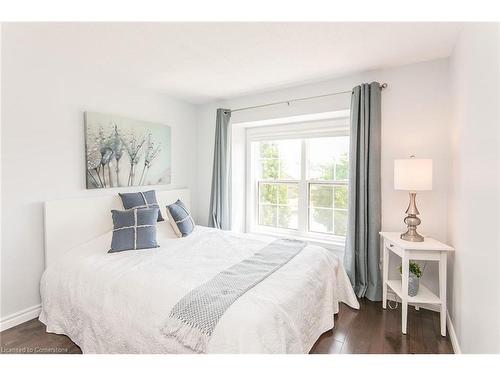 130 Chandos Drive, Kitchener, ON - Indoor Photo Showing Bedroom