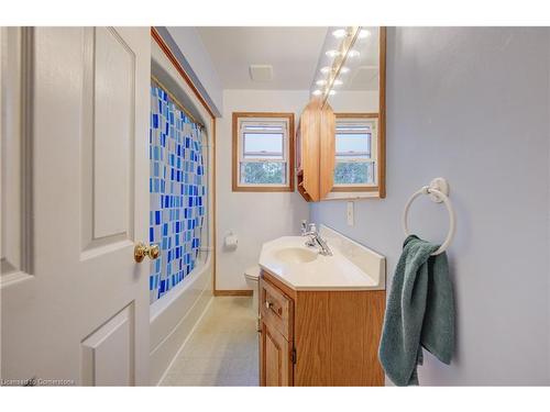 1447 Sheffield Road, Cambridge, ON - Indoor Photo Showing Bathroom