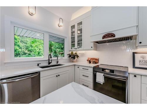 195 Riverbank Drive, Cambridge, ON - Indoor Photo Showing Kitchen With Double Sink