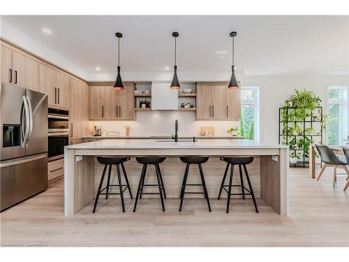 195 Riverbank Drive, Cambridge, ON - Indoor Photo Showing Kitchen With Upgraded Kitchen