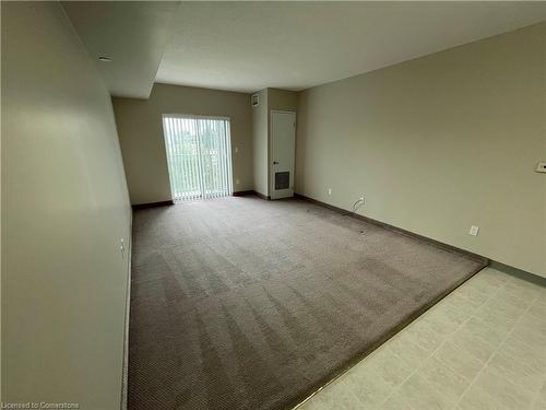 818-239 Auburn Drive, Waterloo, ON - Indoor Photo Showing Other Room