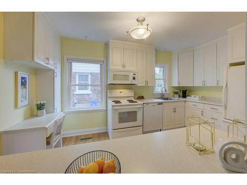 142 Spadina Road W, Kitchener, ON - Indoor Photo Showing Kitchen