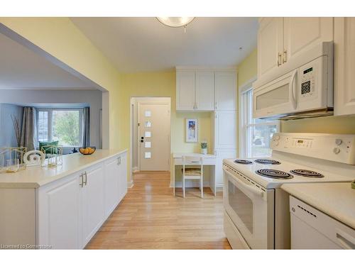 142 Spadina Road W, Kitchener, ON - Indoor Photo Showing Kitchen