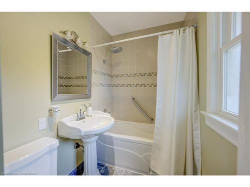 142 Spadina Road W, Kitchener, ON - Indoor Photo Showing Bathroom