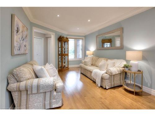 532 Silvermeadow Place, Waterloo, ON - Indoor Photo Showing Living Room