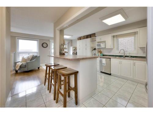 532 Silvermeadow Place, Waterloo, ON - Indoor Photo Showing Kitchen