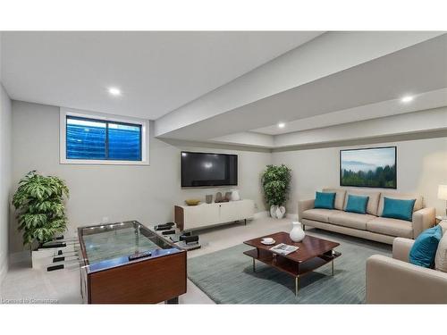 4-745 Chelton Road, London, ON - Indoor Photo Showing Living Room