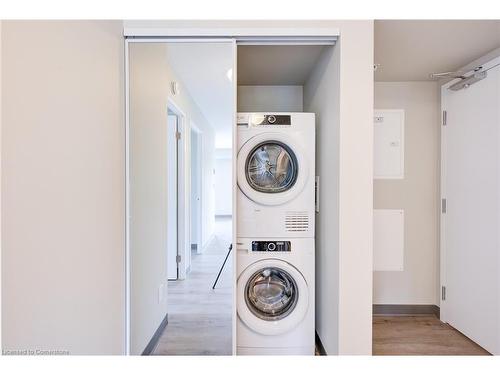 506-595 Strasburg Road, Kitchener, ON - Indoor Photo Showing Laundry Room