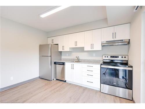 506-595 Strasburg Road, Kitchener, ON - Indoor Photo Showing Kitchen