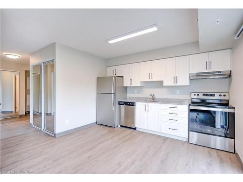 506-595 Strasburg Road, Kitchener, ON - Indoor Photo Showing Kitchen