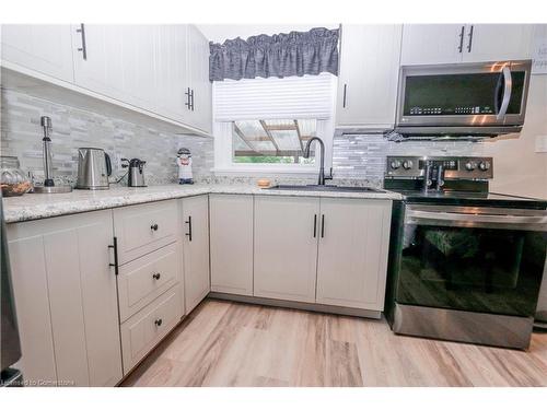 75 Stewart Avenue, Cambridge, ON - Indoor Photo Showing Kitchen