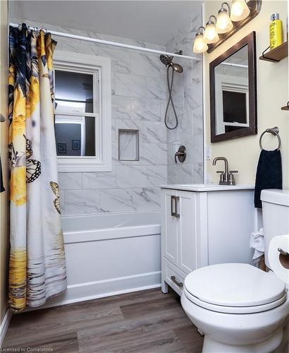 75 Stewart Avenue, Cambridge, ON - Indoor Photo Showing Bathroom