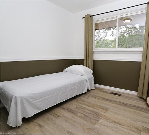 75 Stewart Avenue, Cambridge, ON - Indoor Photo Showing Bedroom