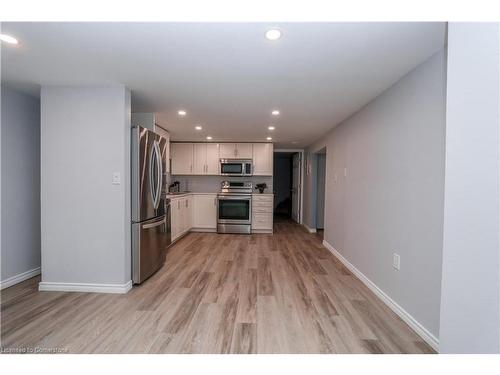 75 Stewart Avenue, Cambridge, ON - Indoor Photo Showing Kitchen