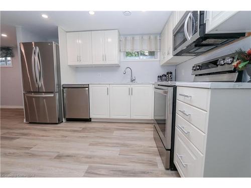 75 Stewart Avenue, Cambridge, ON - Indoor Photo Showing Kitchen