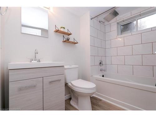 75 Stewart Avenue, Cambridge, ON - Indoor Photo Showing Bathroom