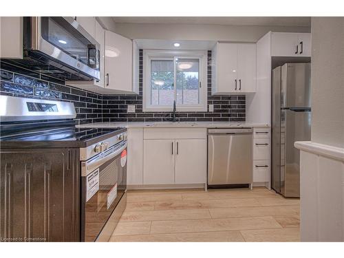 18 Bosworth Crescent, Kitchener, ON - Indoor Photo Showing Kitchen