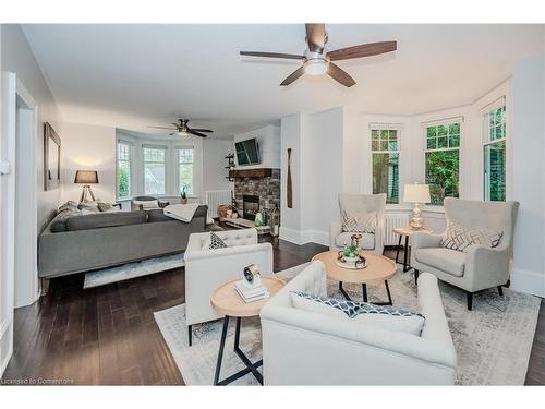 144 Queen Street E, Cambridge, ON - Indoor Photo Showing Living Room