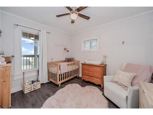 144 Queen Street E, Cambridge, ON - Indoor Photo Showing Bedroom