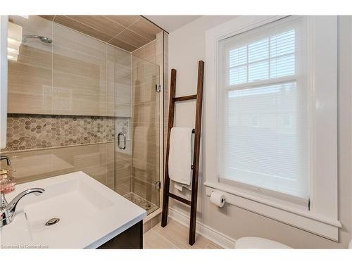 144 Queen Street E, Cambridge, ON - Indoor Photo Showing Bathroom