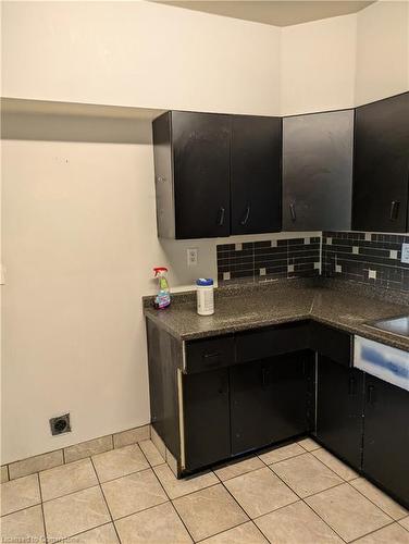 15 Shade Street, Cambridge, ON - Indoor Photo Showing Kitchen