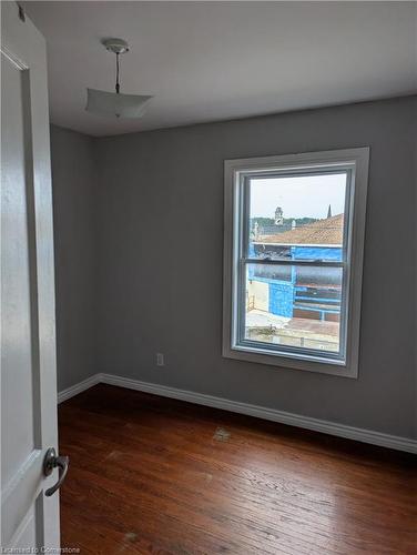 15 Shade Street, Cambridge, ON - Indoor Photo Showing Other Room