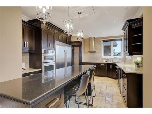 15 Mcwilliams Court, Cambridge, ON - Indoor Photo Showing Kitchen With Upgraded Kitchen