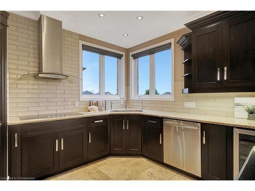 15 Mcwilliams Court, Cambridge, ON - Indoor Photo Showing Kitchen With Double Sink