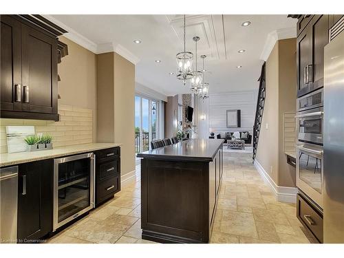 15 Mcwilliams Court, Cambridge, ON - Indoor Photo Showing Kitchen With Upgraded Kitchen