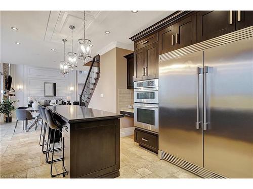 15 Mcwilliams Court, Cambridge, ON - Indoor Photo Showing Kitchen With Upgraded Kitchen