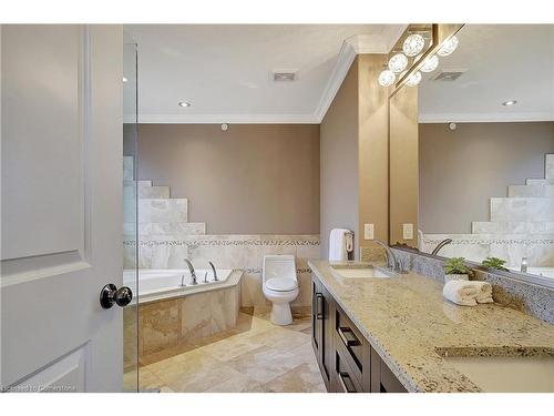 15 Mcwilliams Court, Cambridge, ON - Indoor Photo Showing Bathroom