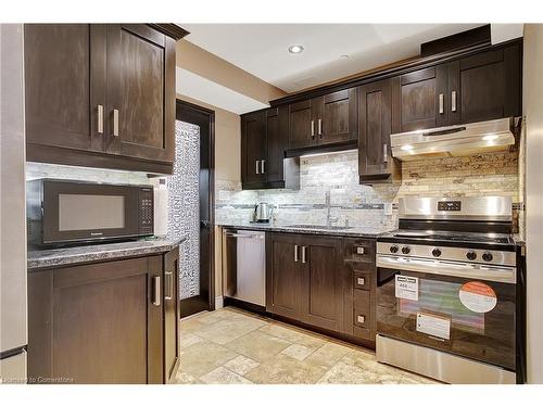 15 Mcwilliams Court, Cambridge, ON - Indoor Photo Showing Kitchen