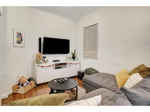 51 Third Avenue, Kitchener, ON - Indoor Photo Showing Living Room