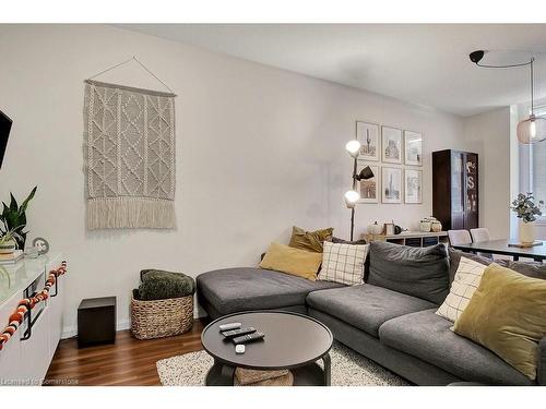 51 Third Avenue, Kitchener, ON - Indoor Photo Showing Living Room