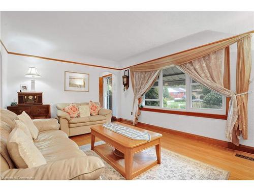 22 Graber Place, Kitchener, ON - Indoor Photo Showing Living Room