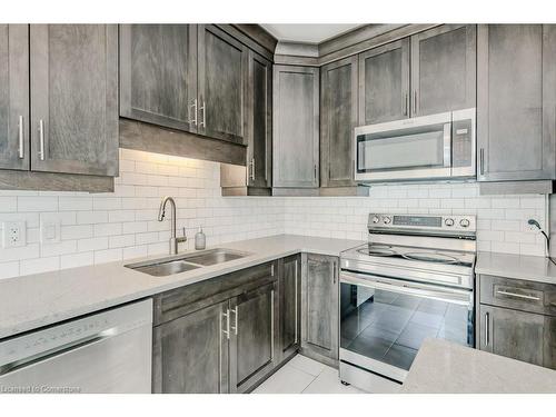 121 Sunflower Place, Welland, ON - Indoor Photo Showing Kitchen With Double Sink