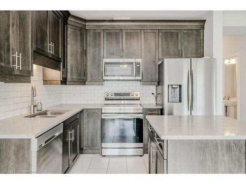 121 Sunflower Place, Welland, ON - Indoor Photo Showing Kitchen With Double Sink With Upgraded Kitchen