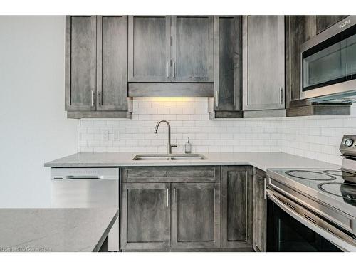 121 Sunflower Place, Welland, ON - Indoor Photo Showing Kitchen With Double Sink With Upgraded Kitchen